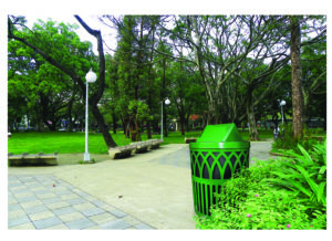 Witt Industries Sawgrass Collection Swing Top Commercial Trash Cans in Green