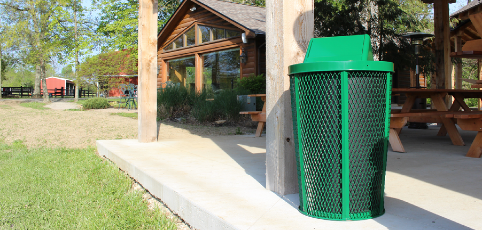 Witt Industries Expanded Metal Basket Collection Swing Top Outdoor Trashcan in Green