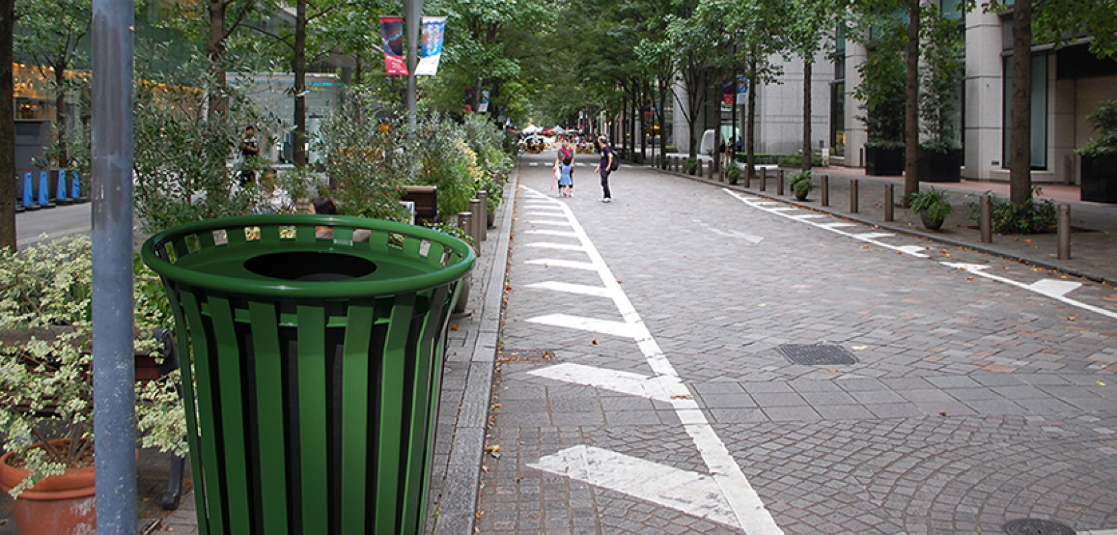 Witt Green Wydman Series Commercial Garbage Cans Witt Industries Wydman Collection Commercial Garbage Cans in Green